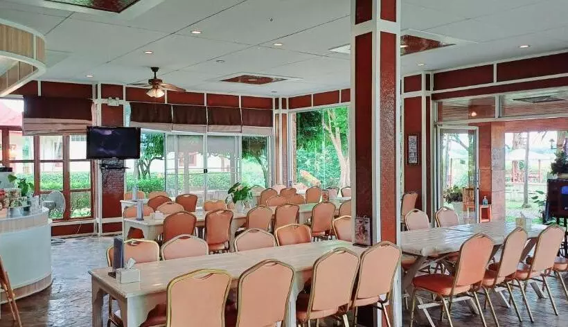 호텔 Uthai River Lake Resort