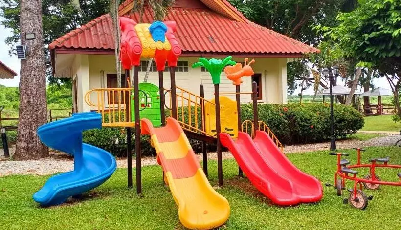 호텔 Uthai River Lake Resort