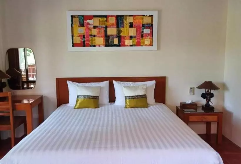 호텔 Uthai River Lake Resort