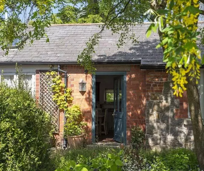 Courtyard Cottage