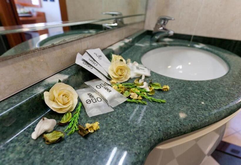 هتل Palm Beach B&b Sea View