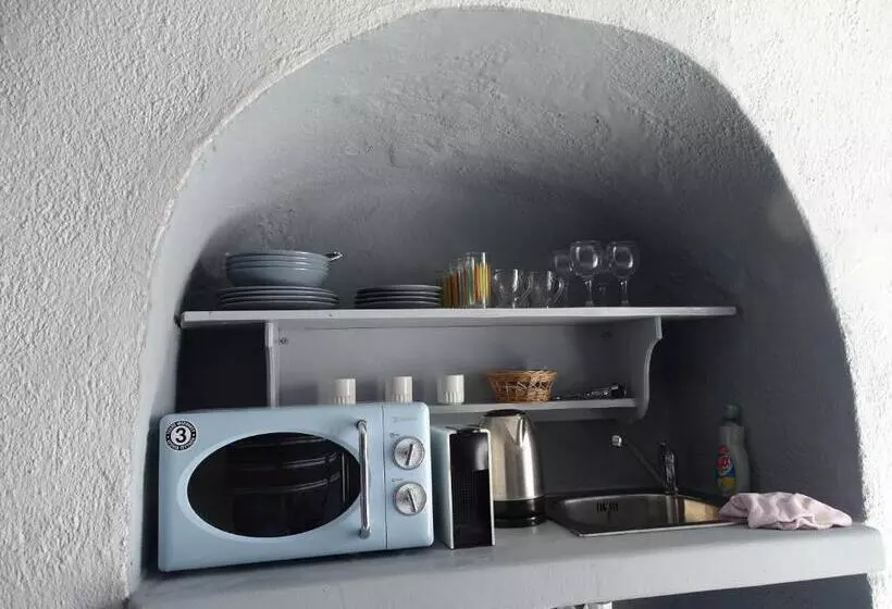 پانسیون Noni Studios