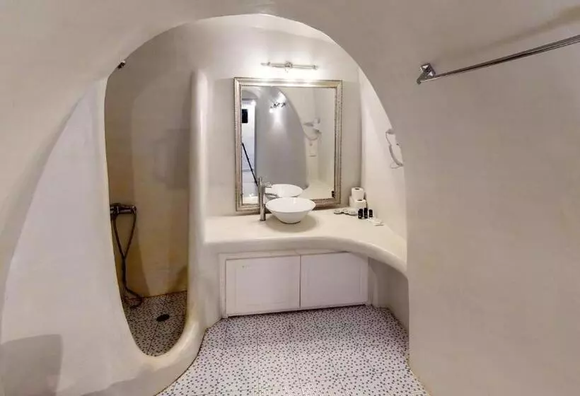 پانسیون Noni Studios