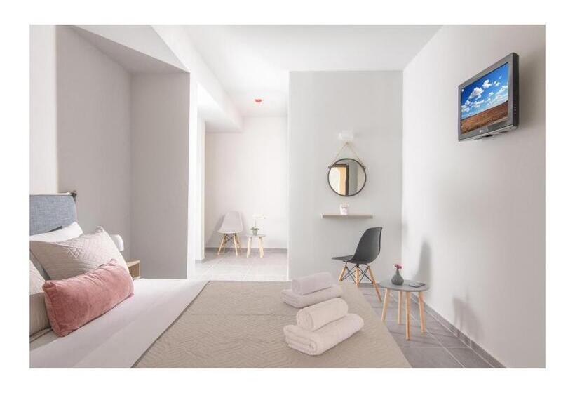 Pension Golden Sunlight Hotel By Estia