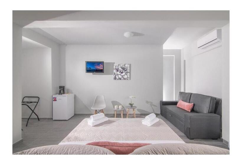 Pension Golden Sunlight Hotel By Estia