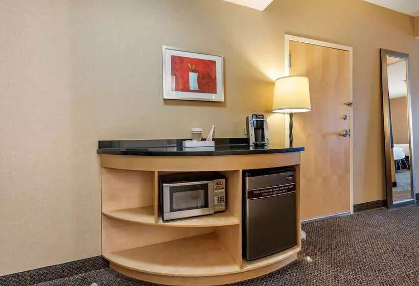 Cambria Hotel Columbus Polaris