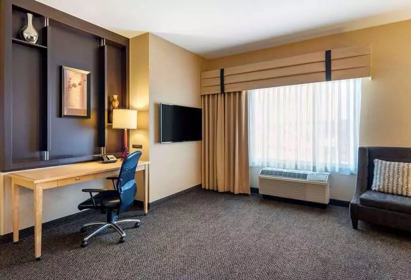 Cambria Hotel Columbus Polaris