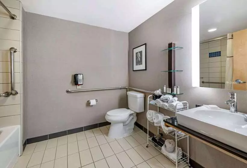 Cambria Hotel Columbus Polaris