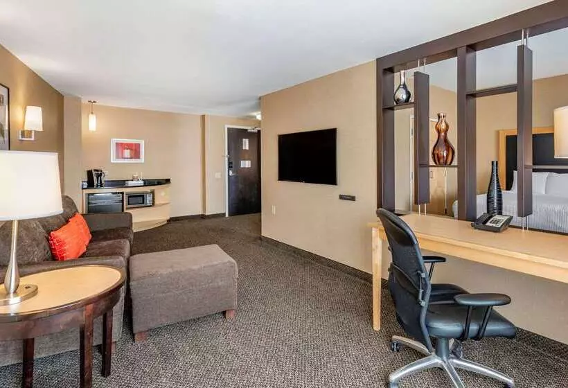 Cambria Hotel Columbus Polaris