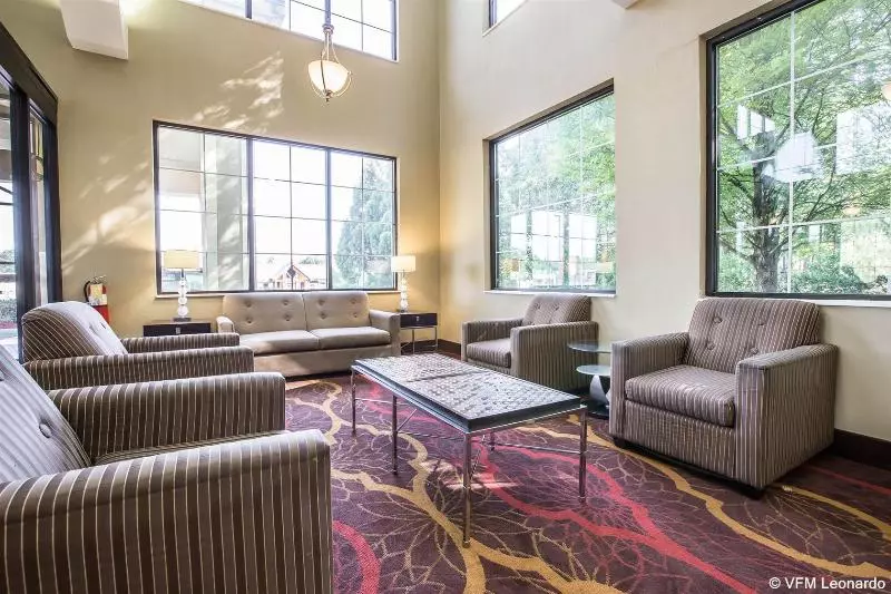 酒店 Clarion Suites Duluth I 85