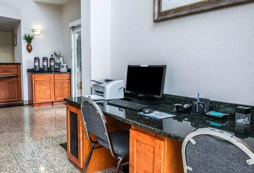 هتل Comfort Inn & Suites Panama City   St Andrew