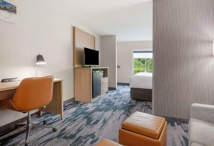 호텔 Comfort Suites At Westgate Mall