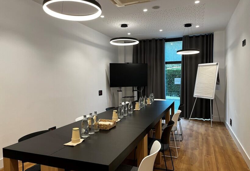 Hotel Holiday Inn Express Bilbao Airport, An Ihg