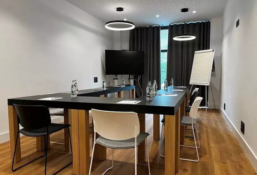 Hotel Holiday Inn Express Bilbao Airport, An Ihg