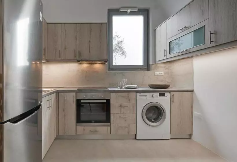 Iliovasilema Hotel & Suites