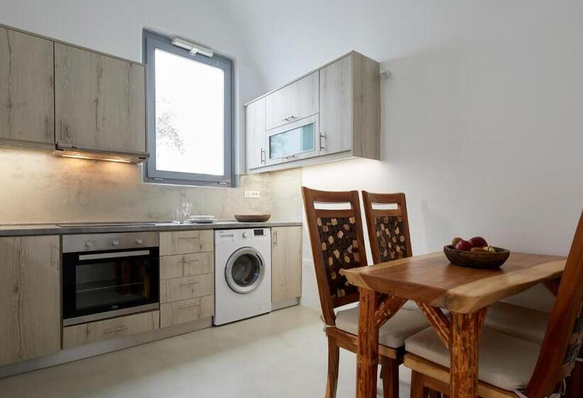 Iliovasilema Hotel & Suites