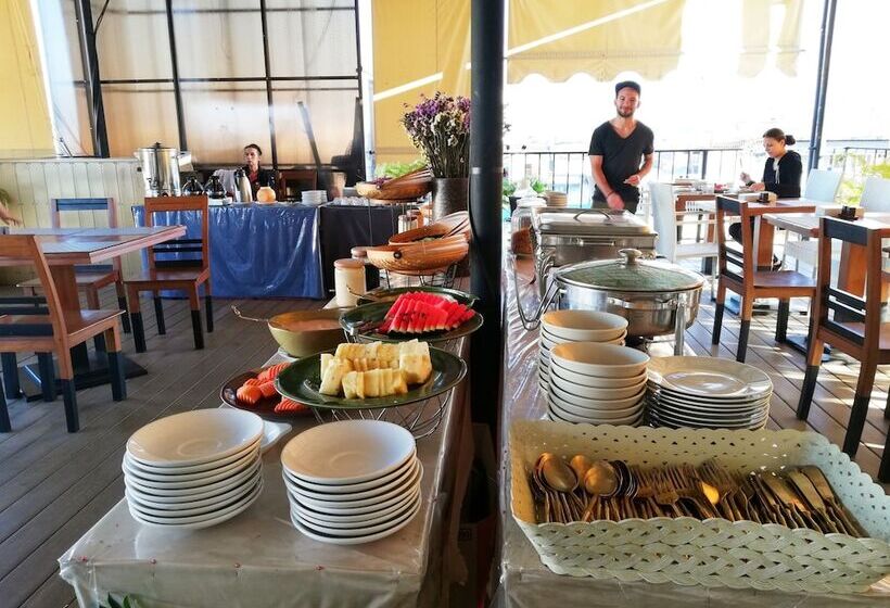 בית מלון כפרי Navinda Chiang Mai Resort