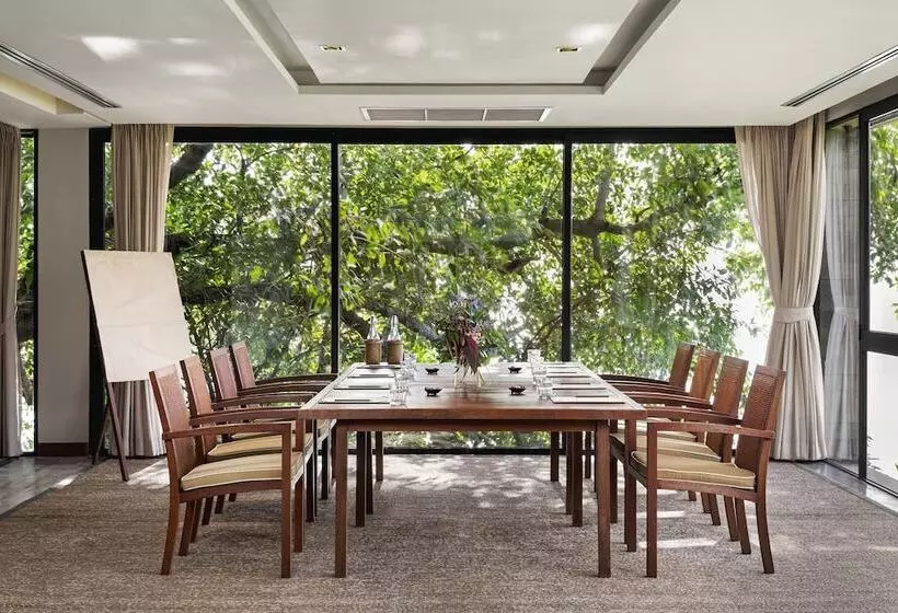 בית מלון כפרי Paresa Resort Phuket