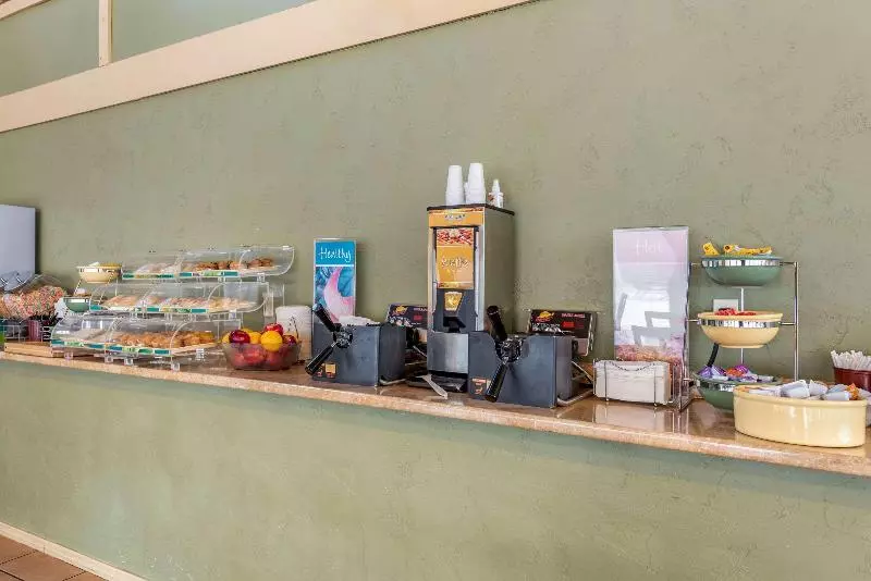 Отель Quality Inn & Suites Canon City