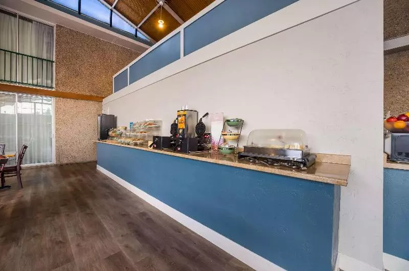 Отель Quality Inn & Suites Canon City