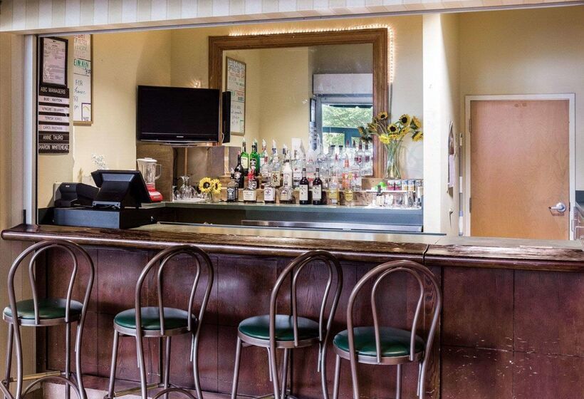 בית מלון כפרי Quality Suites Lake Wright  Norfolk Airport