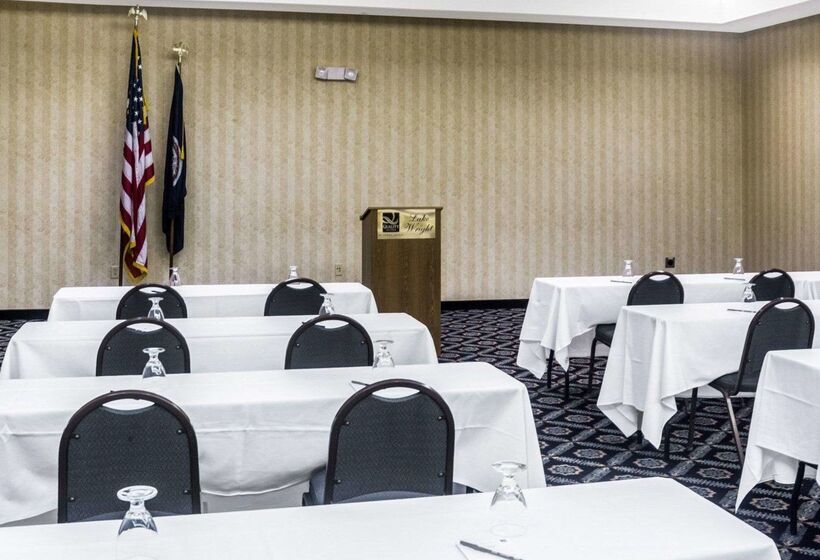 בית מלון כפרי Quality Suites Lake Wright  Norfolk Airport