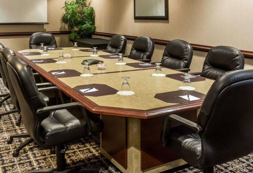 בית מלון כפרי Quality Suites Lake Wright  Norfolk Airport