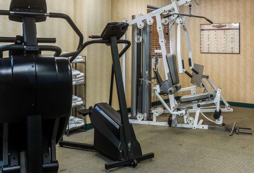 בית מלון כפרי Quality Suites Lake Wright  Norfolk Airport