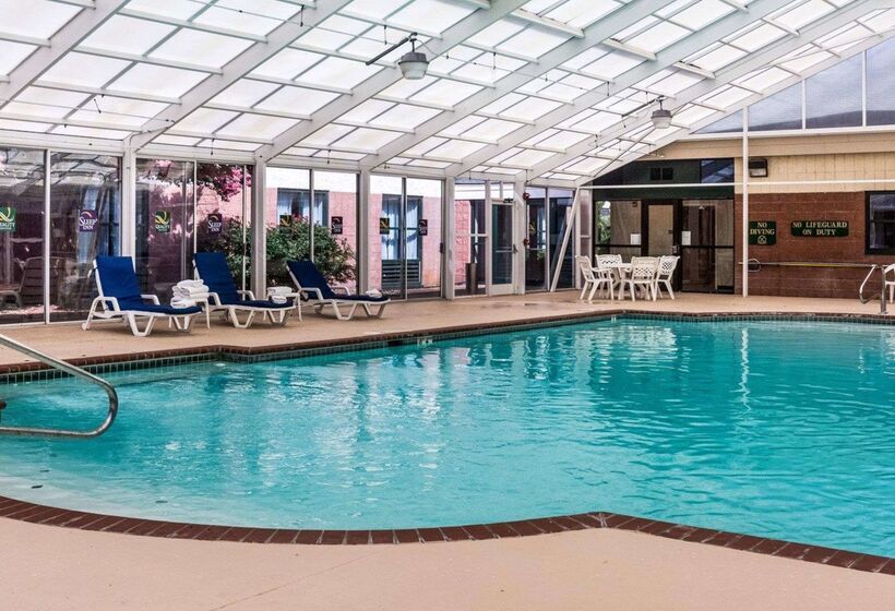 בית מלון כפרי Quality Suites Lake Wright  Norfolk Airport