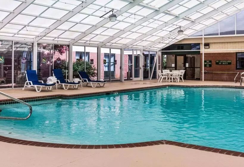 هتل Quality Suites Lake Wright  Norfolk Airport