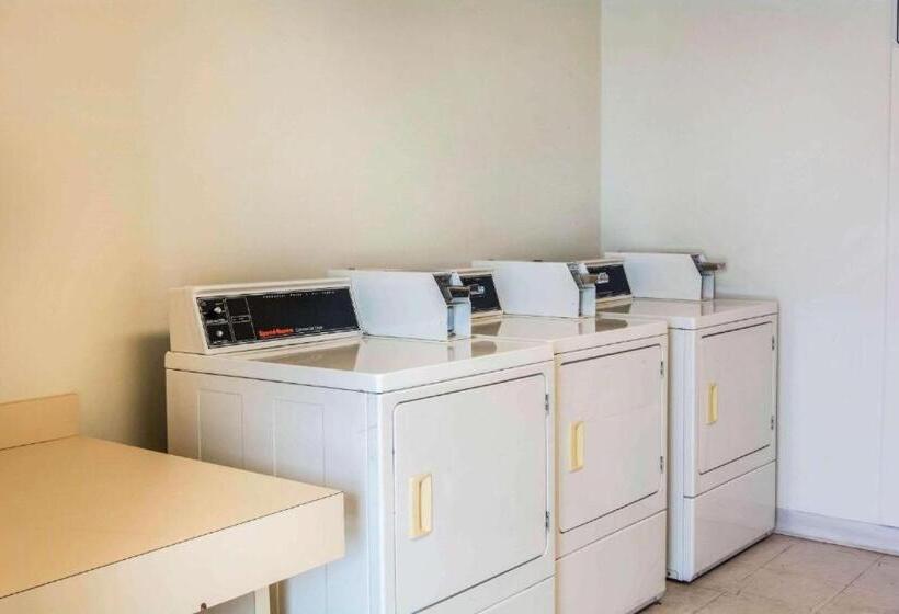 בית מלון כפרי Quality Suites Lake Wright  Norfolk Airport