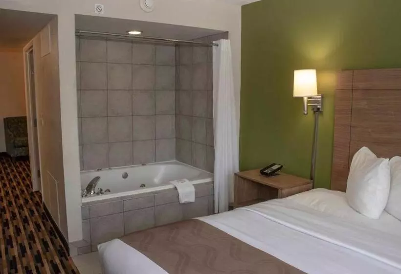 هتل Quality Suites Lake Wright  Norfolk Airport