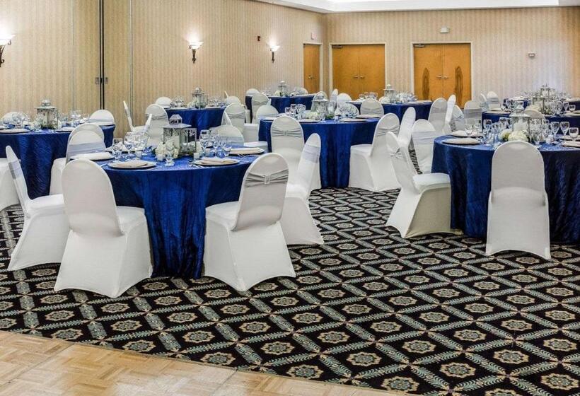 בית מלון כפרי Quality Suites Lake Wright  Norfolk Airport