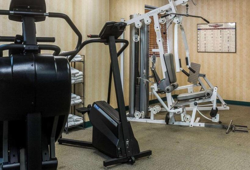 בית מלון כפרי Quality Suites Lake Wright  Norfolk Airport