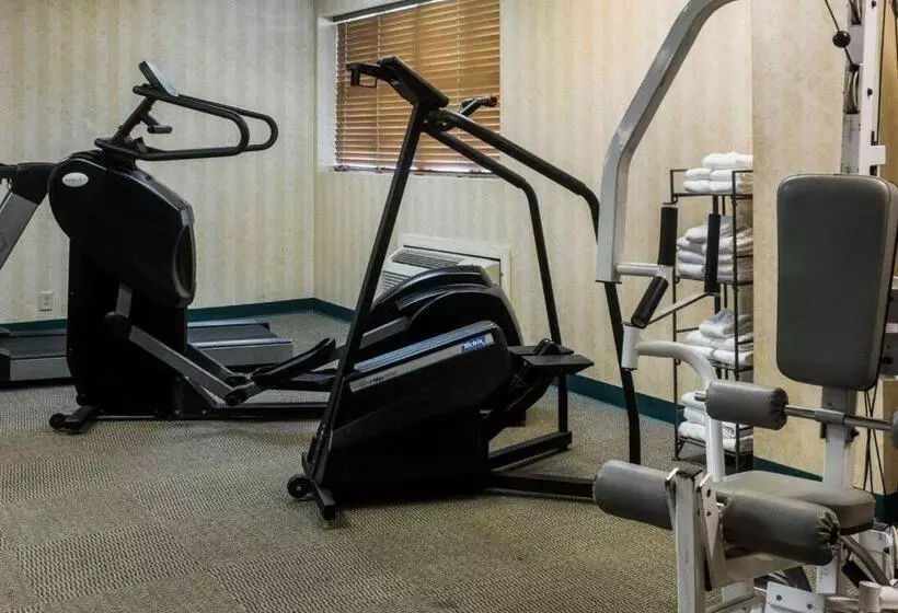 هتل Quality Suites Lake Wright  Norfolk Airport