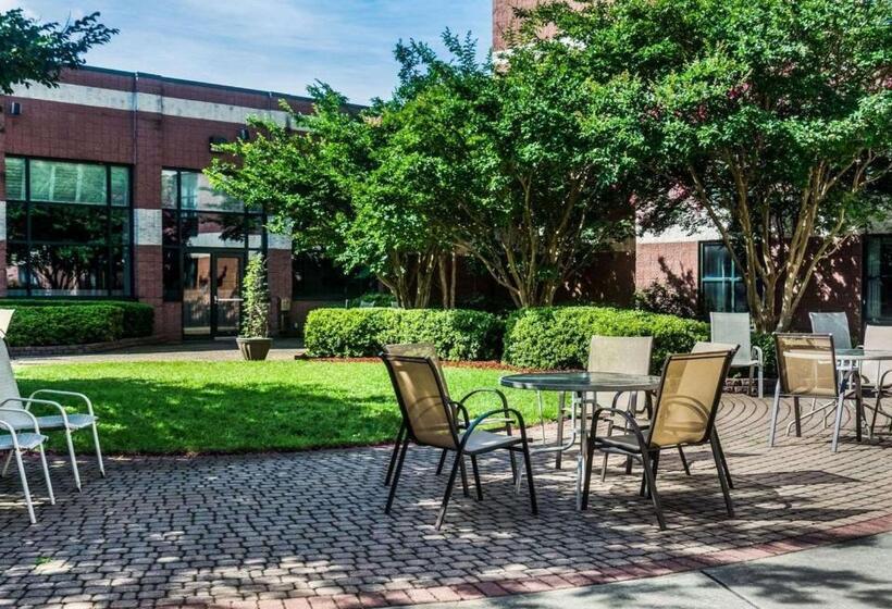 בית מלון כפרי Quality Suites Lake Wright  Norfolk Airport