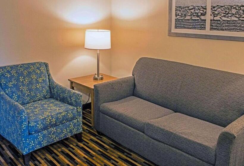 בית מלון כפרי Quality Suites Lake Wright  Norfolk Airport