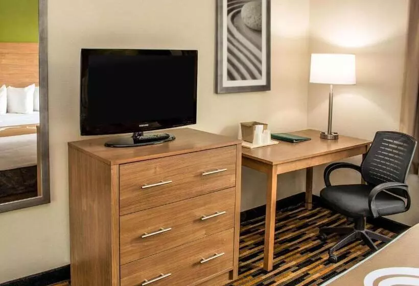 هتل Quality Suites Lake Wright  Norfolk Airport