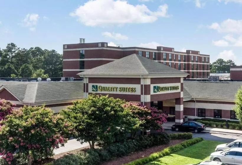 هتل Quality Suites Lake Wright  Norfolk Airport