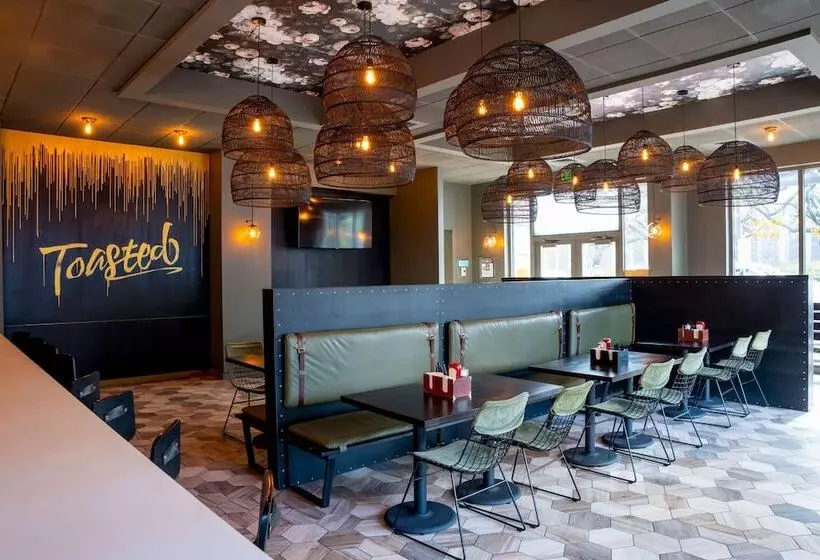 בית מלון כפרי Springhill Suites By Marriott Savannah Downtown Historic District