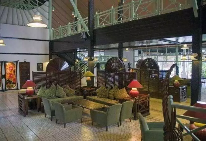 هتل Sun­swing Beach Resort