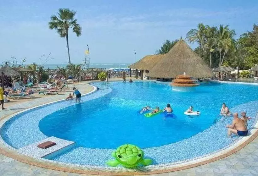 هتل Sun­swing Beach Resort