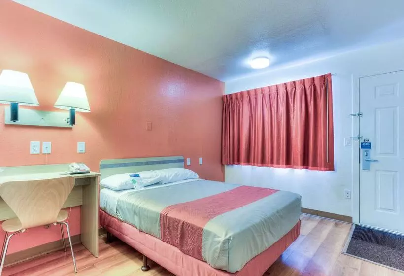 Motel 6tigard, Or  Portland South  Lake Oswego
