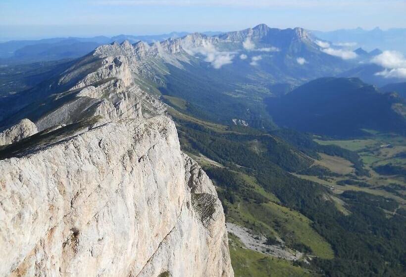 Отель Domaine Du Couriou