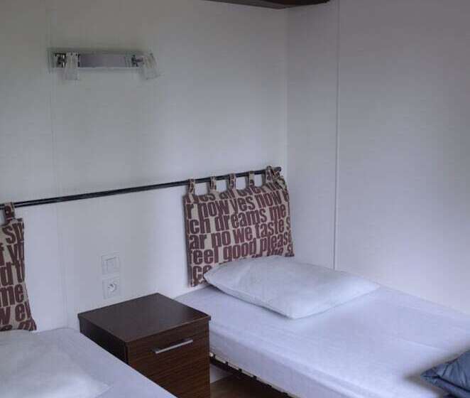 Отель Domaine Du Couriou