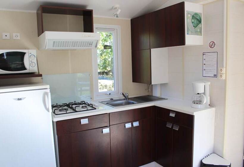 Отель Domaine Du Couriou