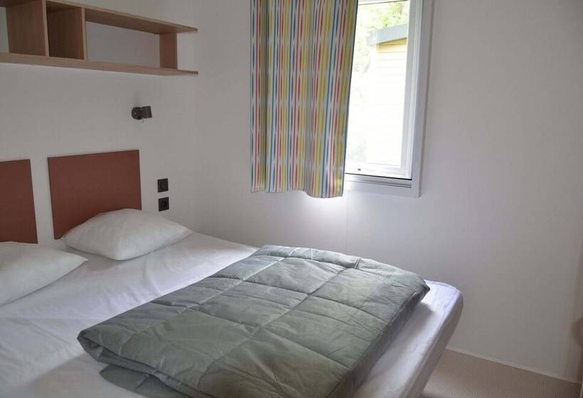 Отель Domaine Du Couriou