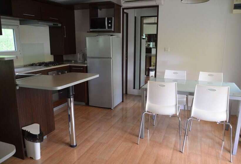 Отель Domaine Du Couriou