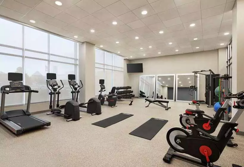هتل Hampton Inn Indianapolis Downtown Iupui