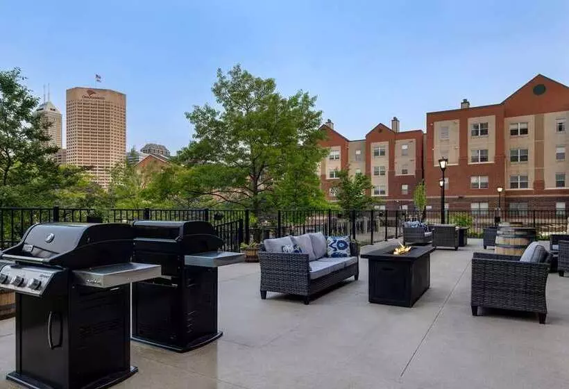 هتل Hampton Inn Indianapolis Downtown Iupui